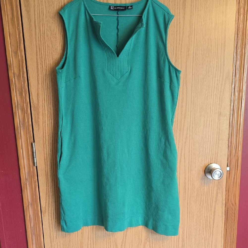 New York & Company Vibrant Green shift dress